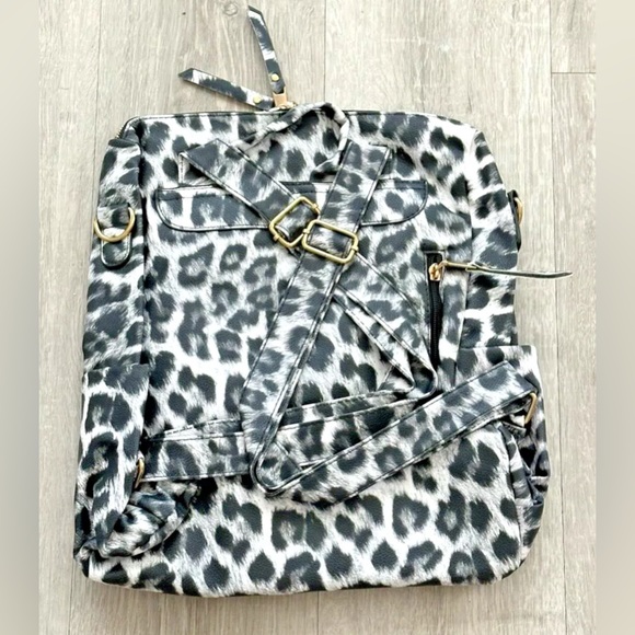 Mi-Mi’s Closet Leopard Pattern Faux Leather Backpack Style Color Guitar Strap - Picture 4 of 4